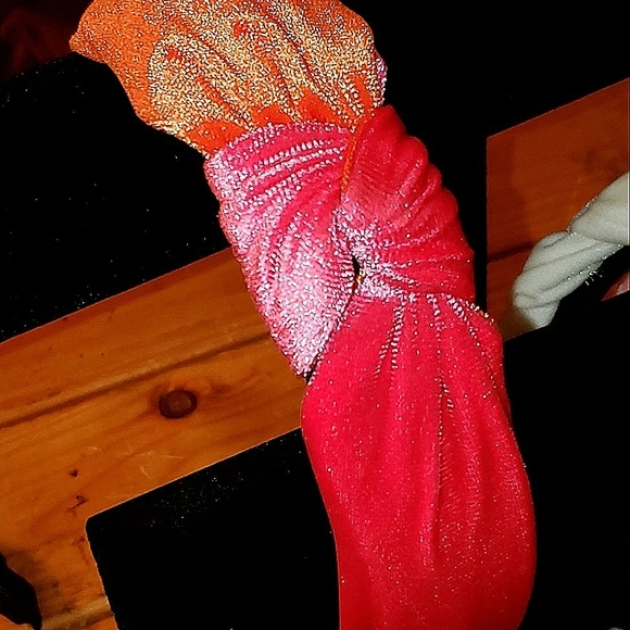 Choice of 3 elastic velvet headbands in 2 different styles & 3 colors. - Picture 5 of 10